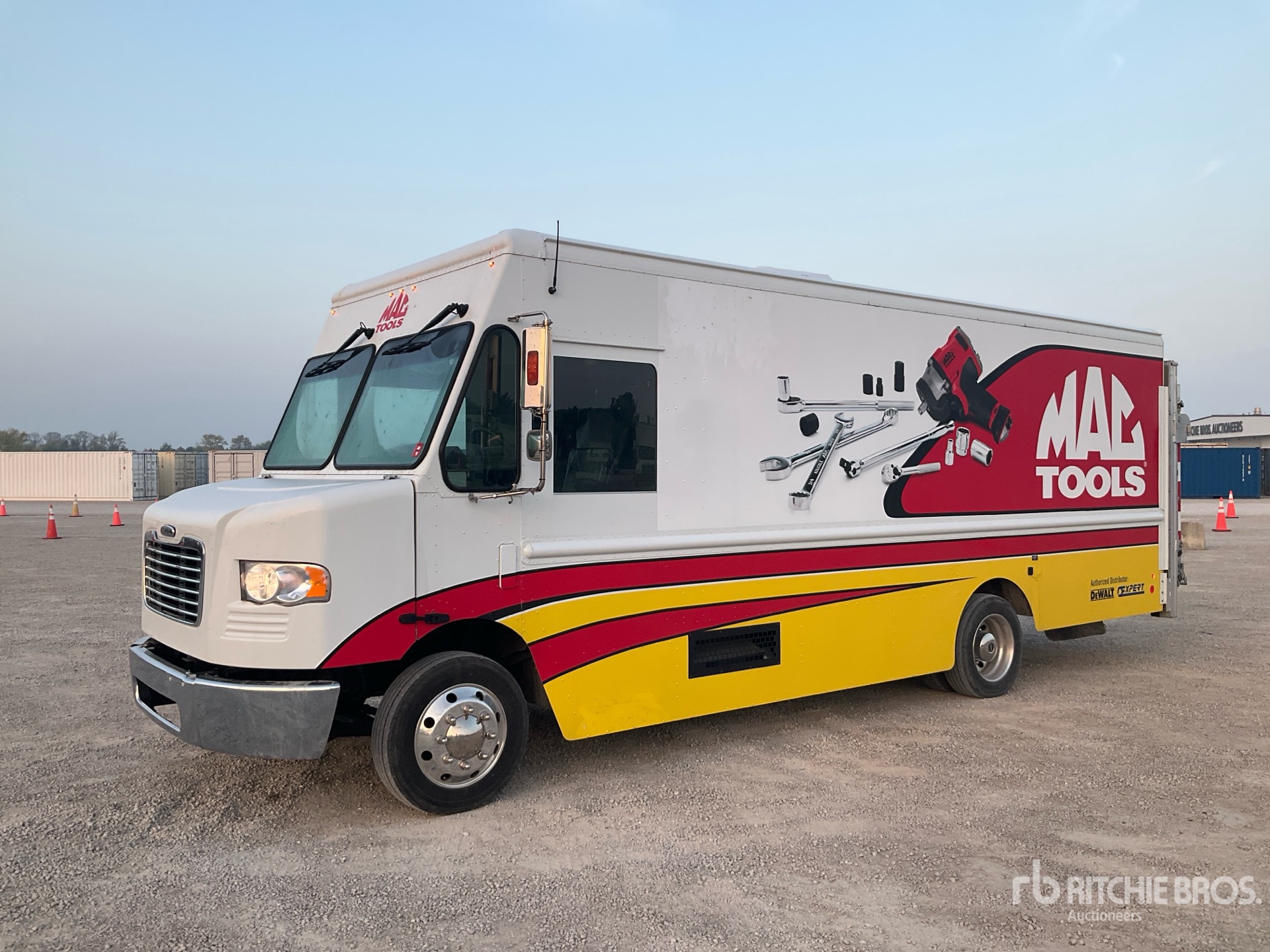 Photo of 2023 Freightliner MT45