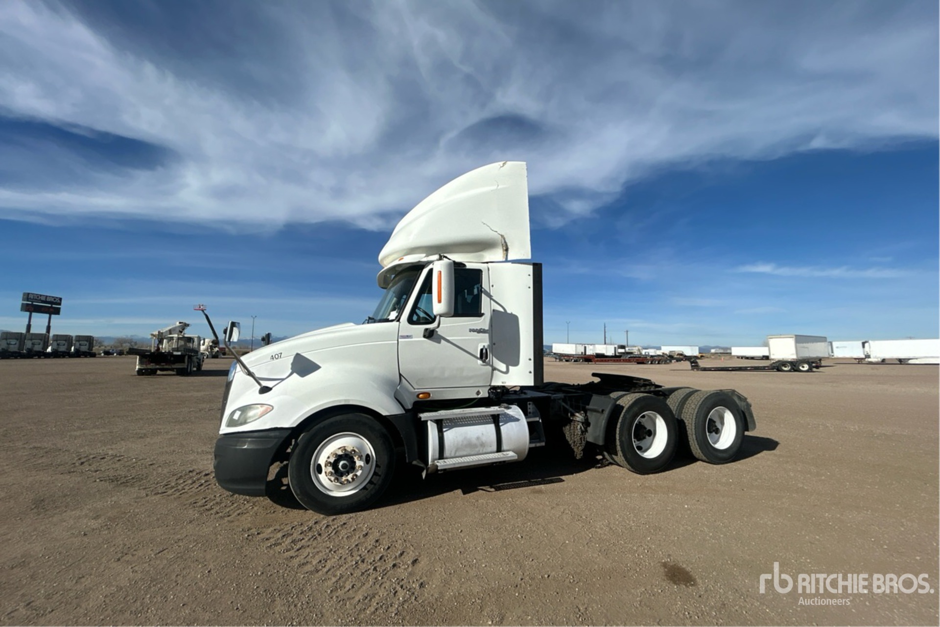 General Appearance with Bild, Ecke vorne links