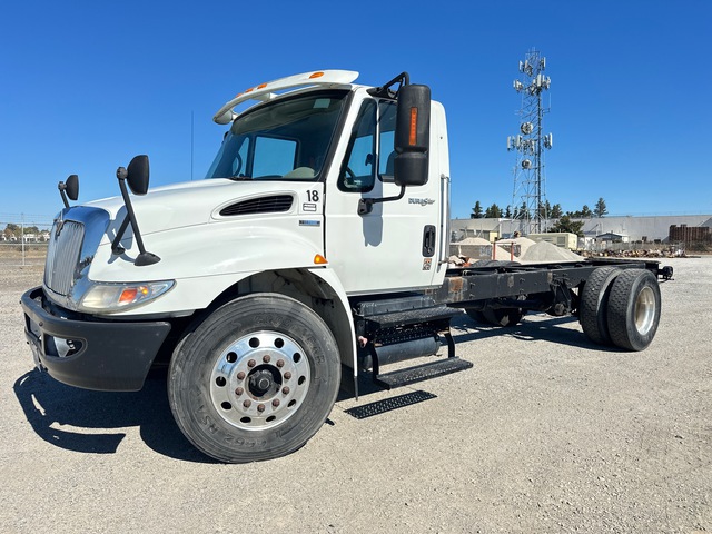2009 International 4300 4x2 Cab and Chassis 2009 International 4300 4x2 Cab and Chassis
