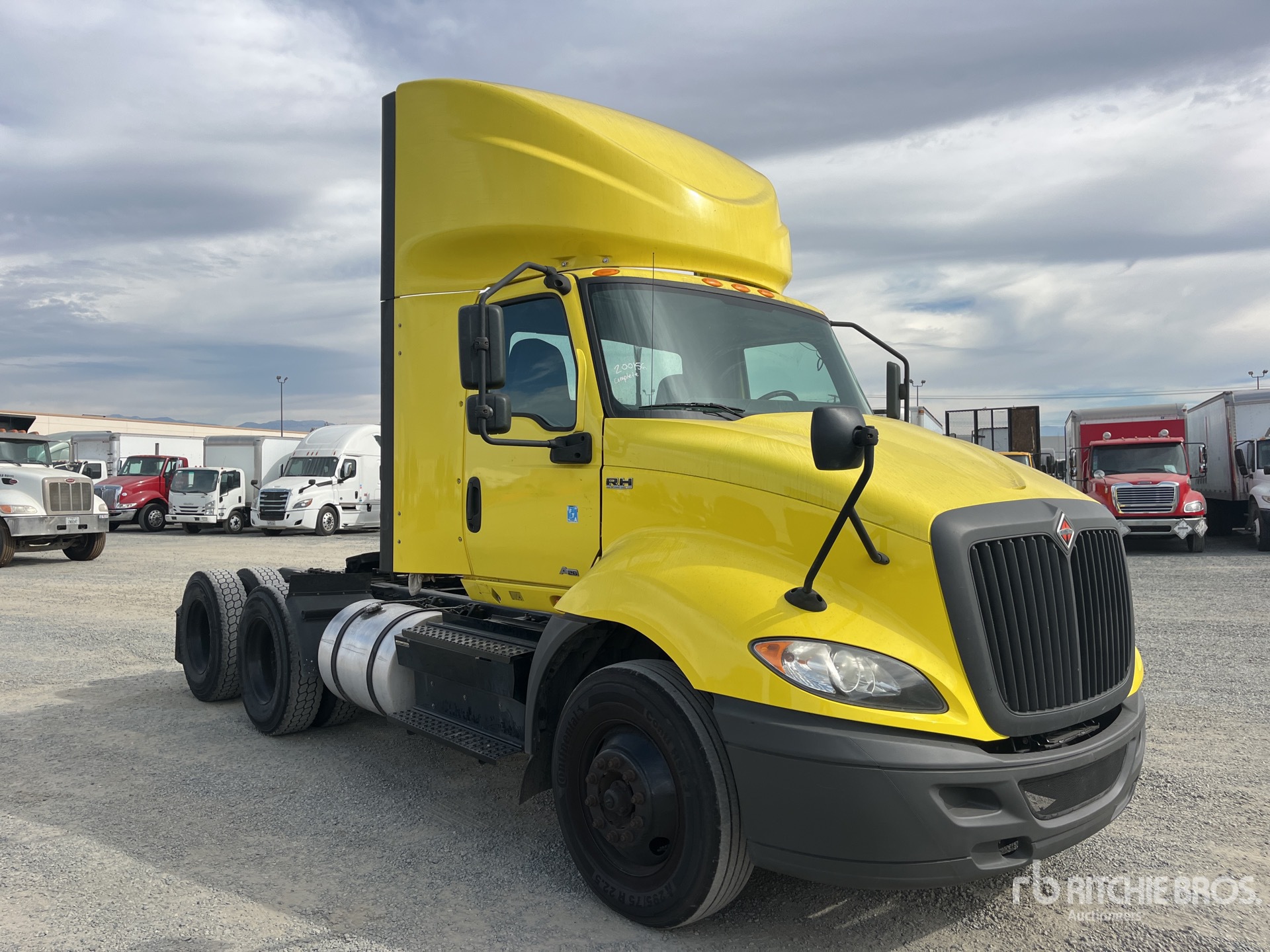 General Appearance with Image, coin avant droit