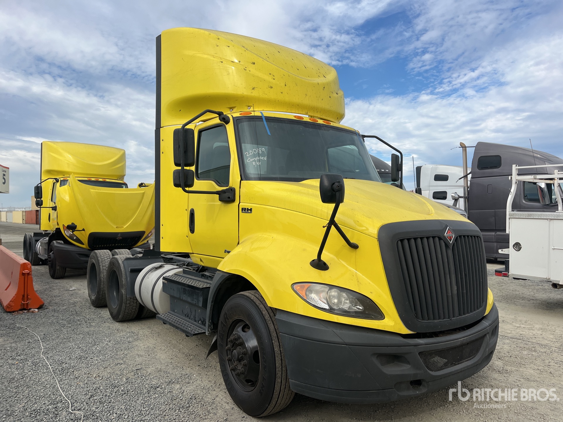 General Appearance with Image, coin avant droit