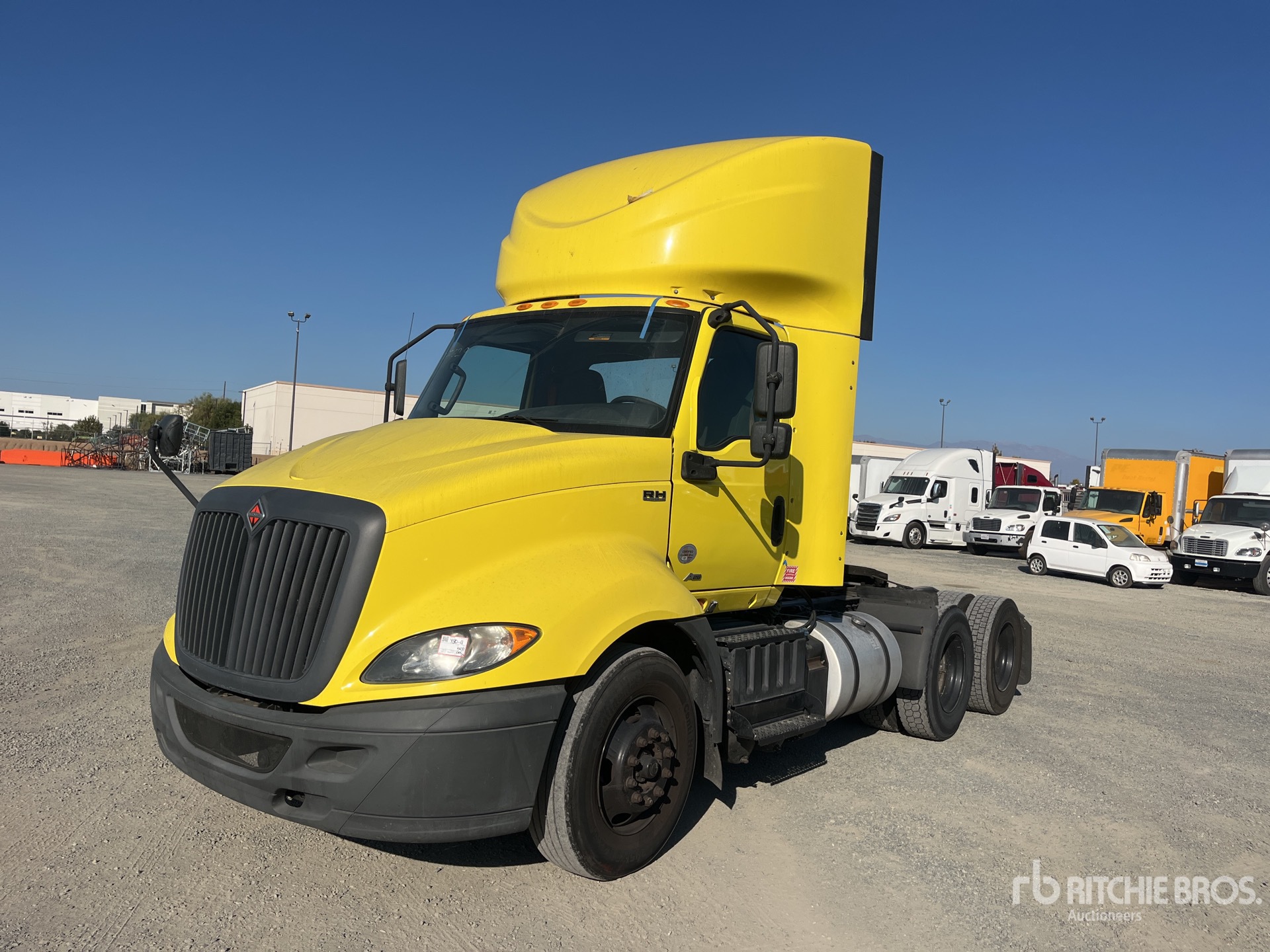 General Appearance with Foto, angolo anteriore sinistro