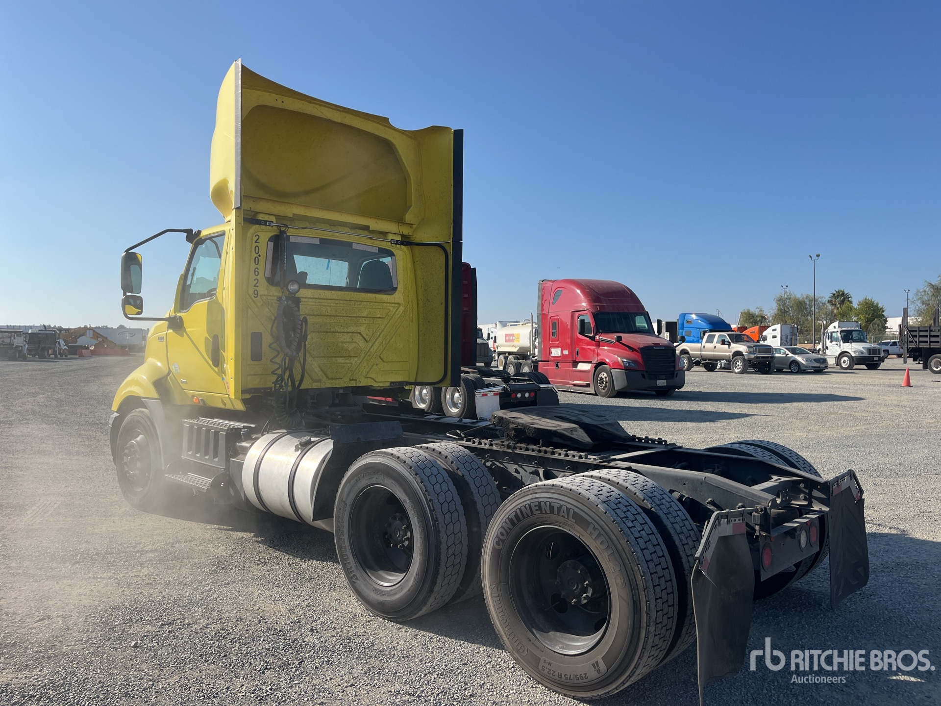 General Appearance with Foto, angolo posteriore sinistro