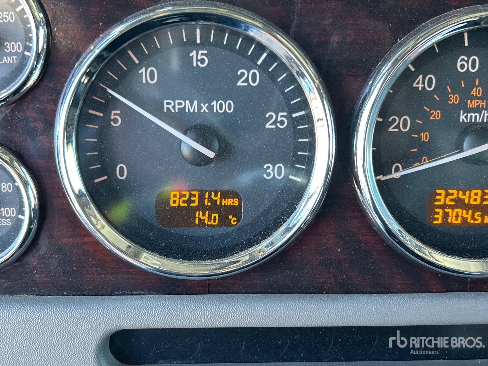4 Transmision with Engine Hours