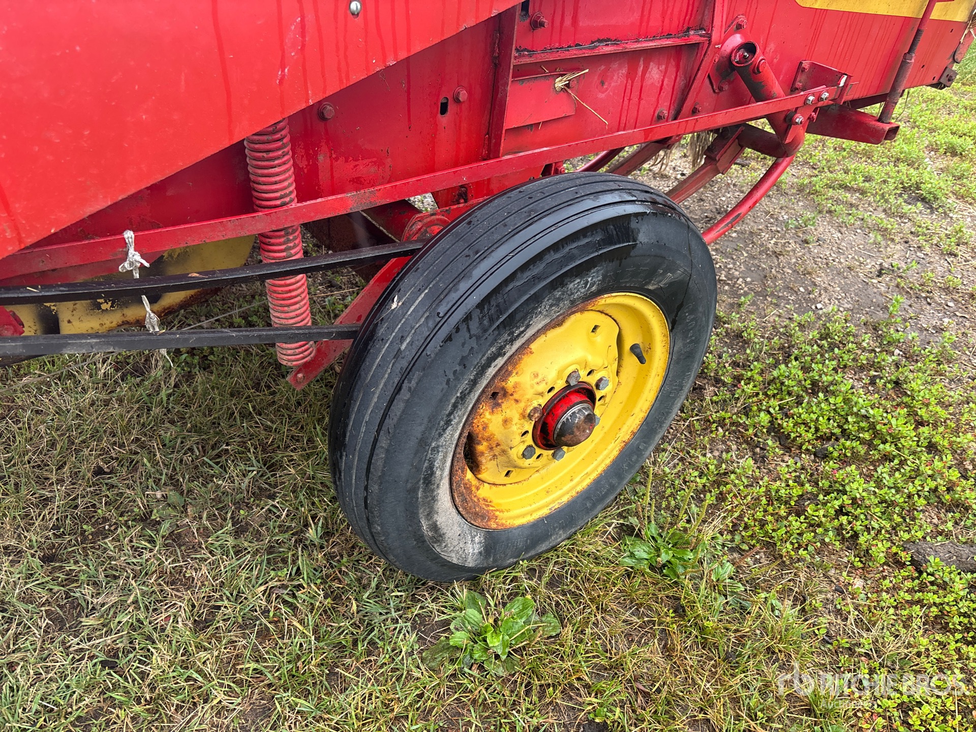 New Holland 269