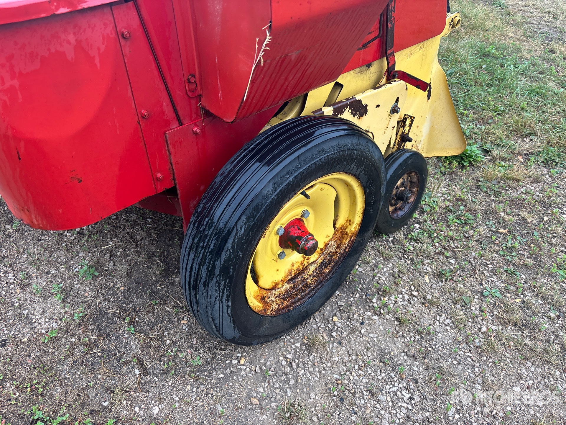 New Holland 269