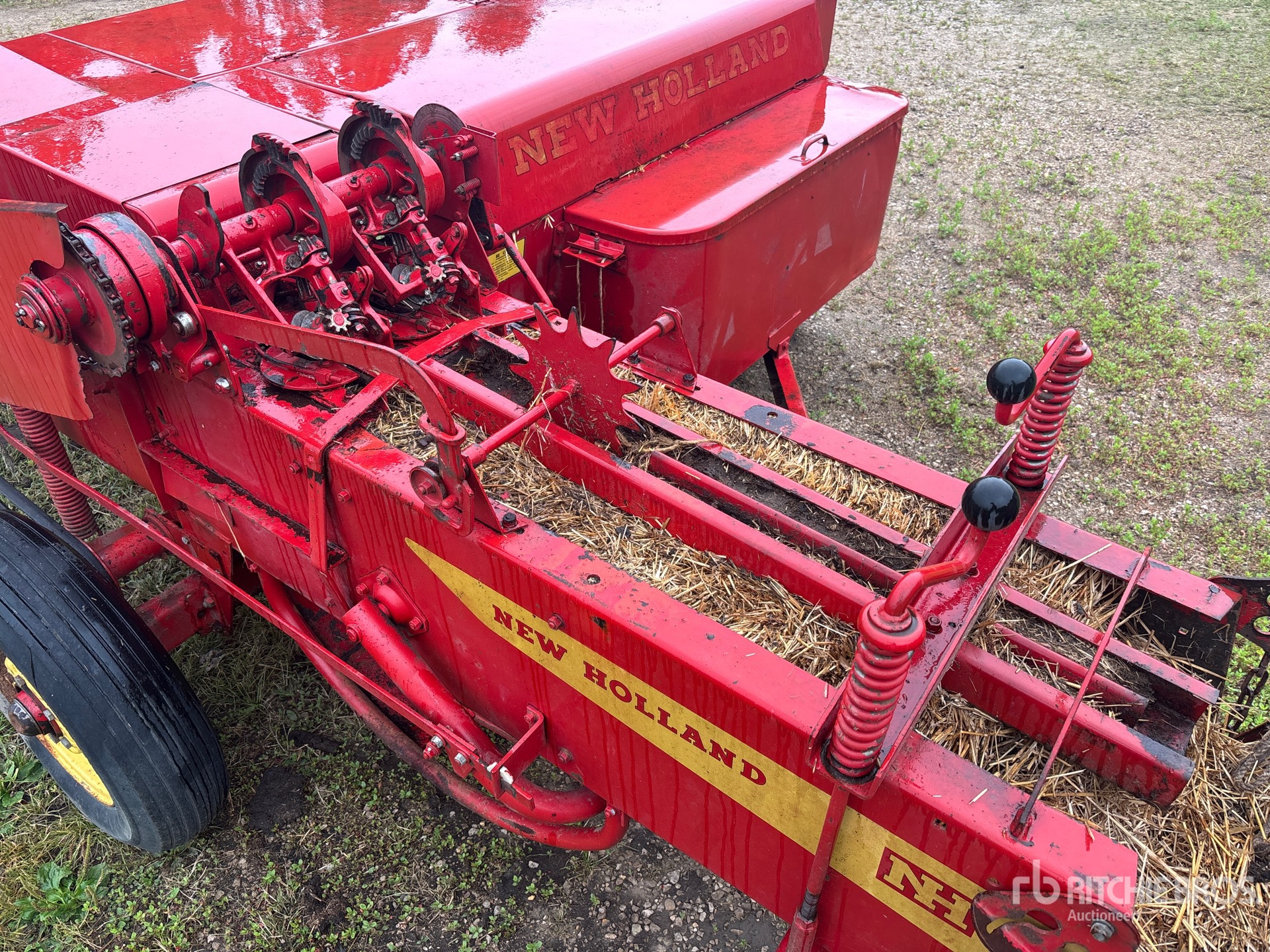 New Holland 269