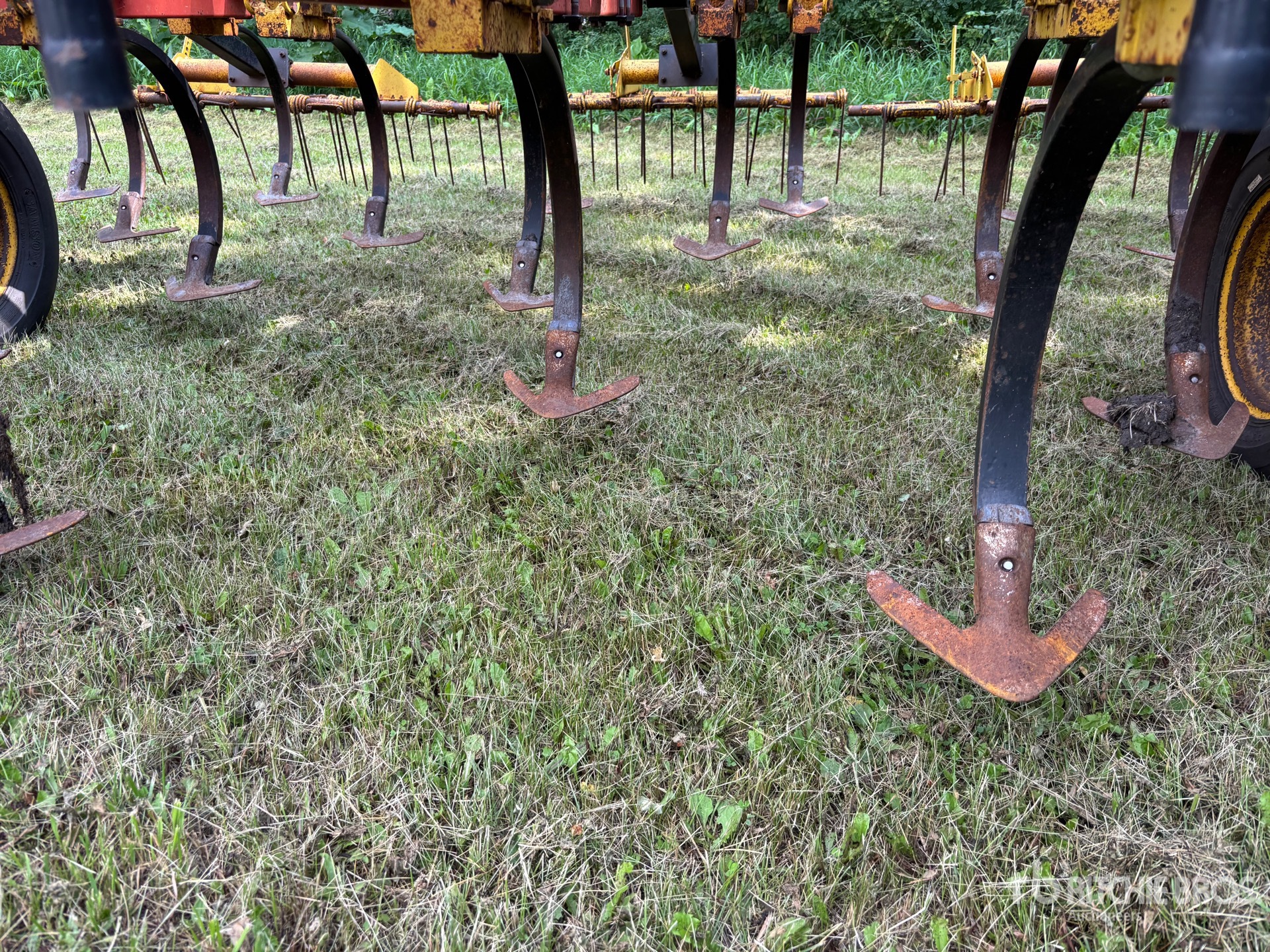 Bourgault 8800