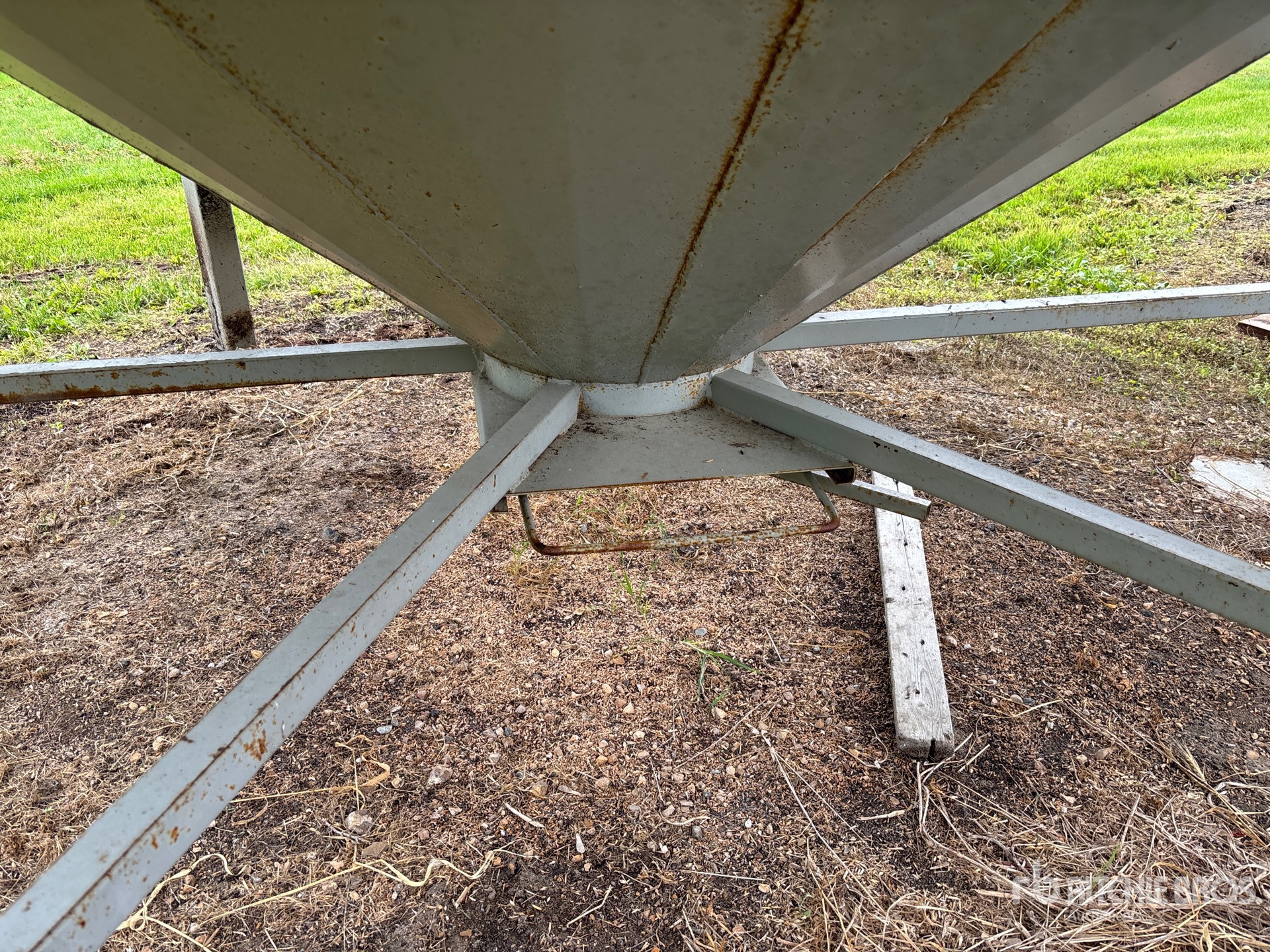 Westeel +/- 2400 bu 4 Ring Hopper