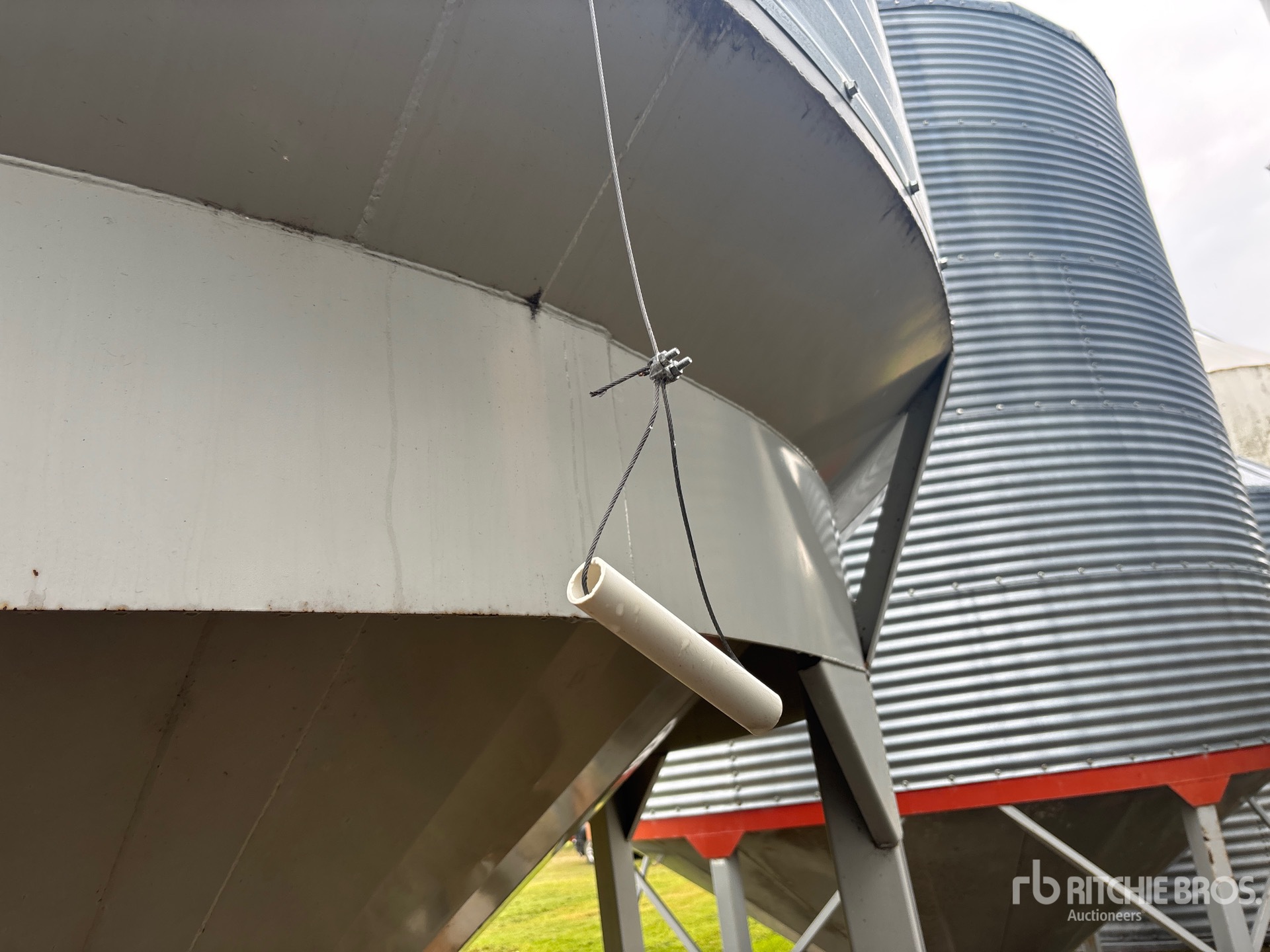 Westeel +/- 2400 bu 4 Ring Hopper