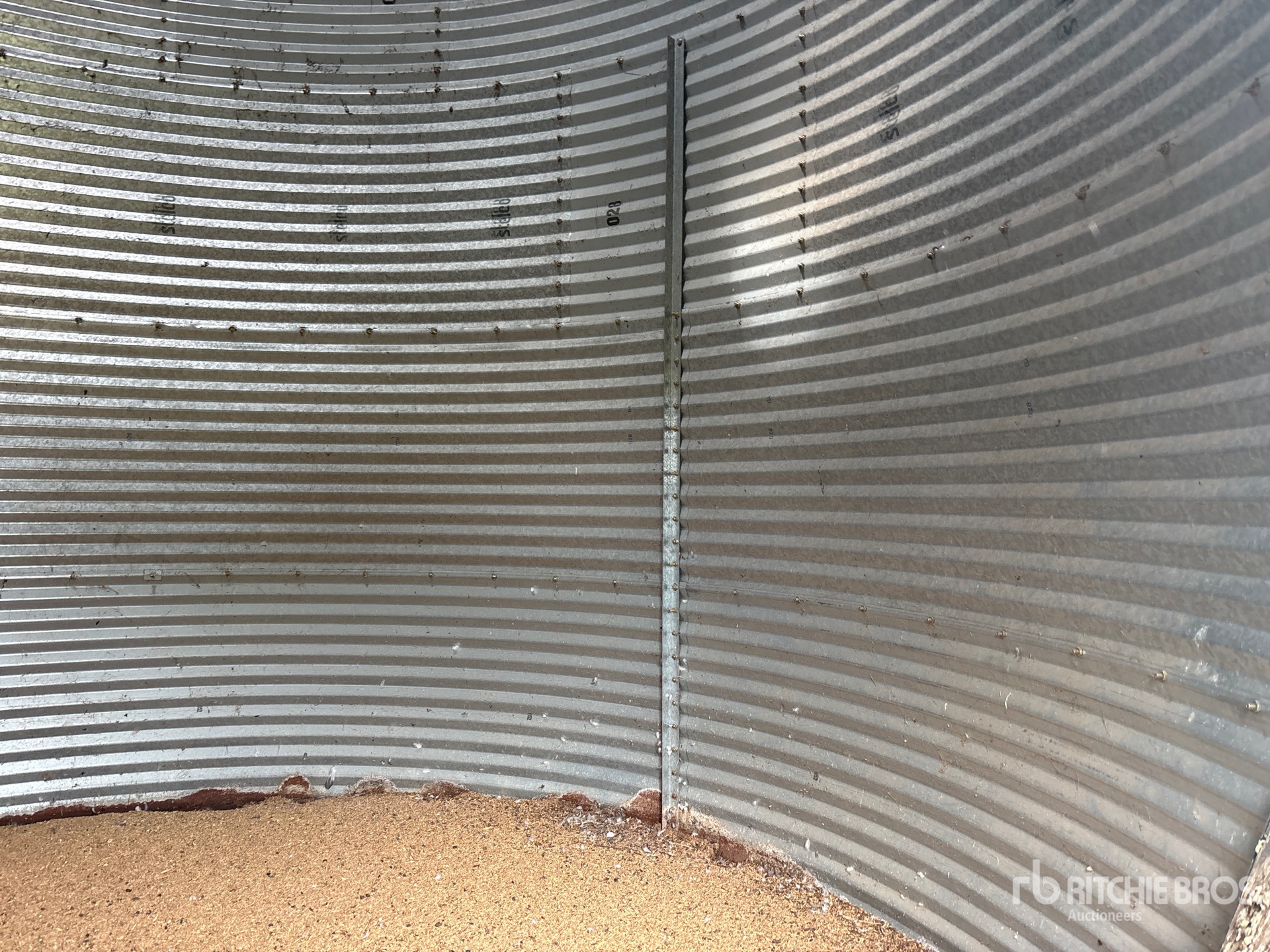 Twister +/- 1500 bu 4 Ring Hopper