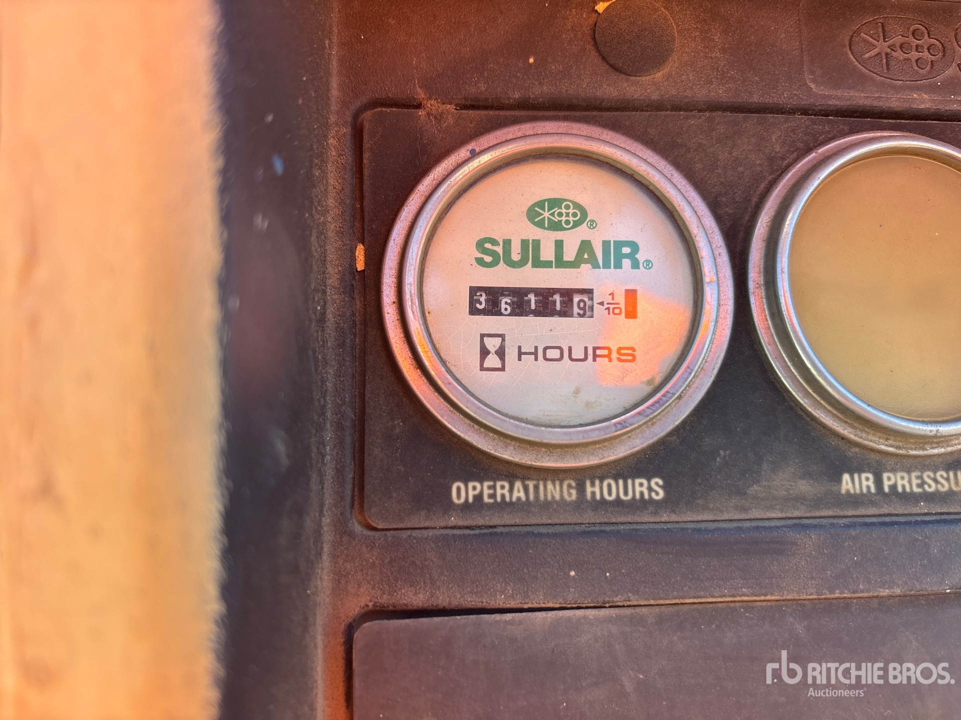 General Appearance with Hour Meter / Odometer