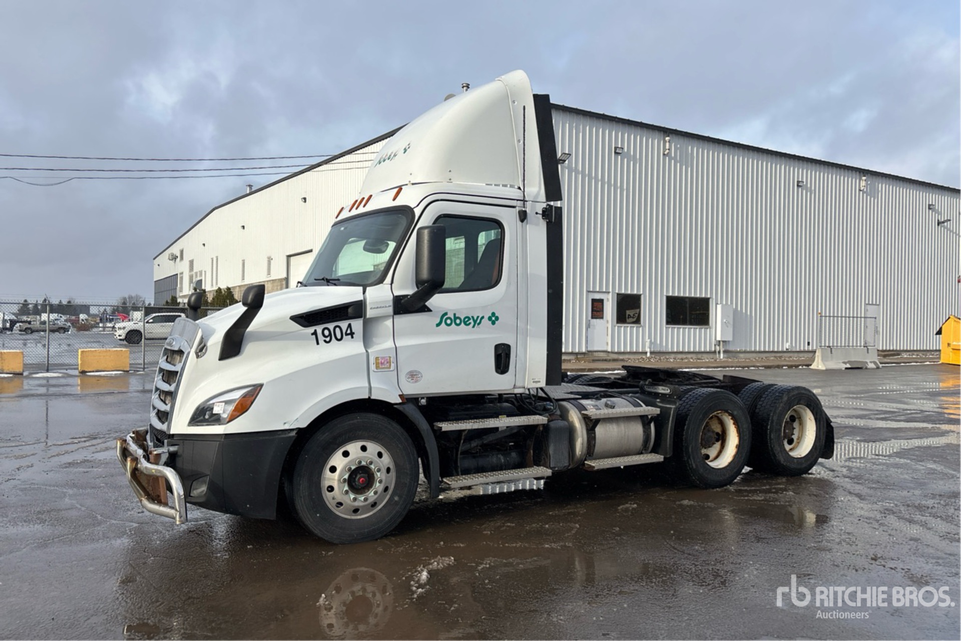 General Appearance with Bild, Ecke vorne links