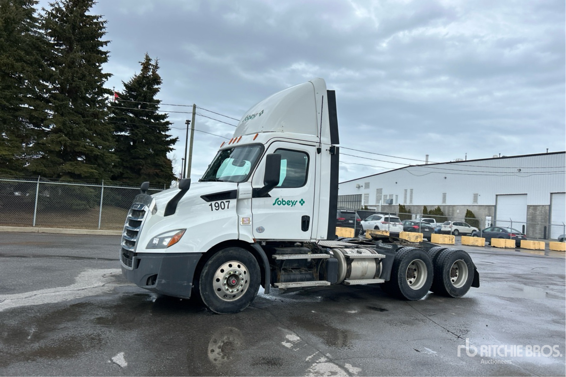 General Appearance with Picture, Left Front Corner