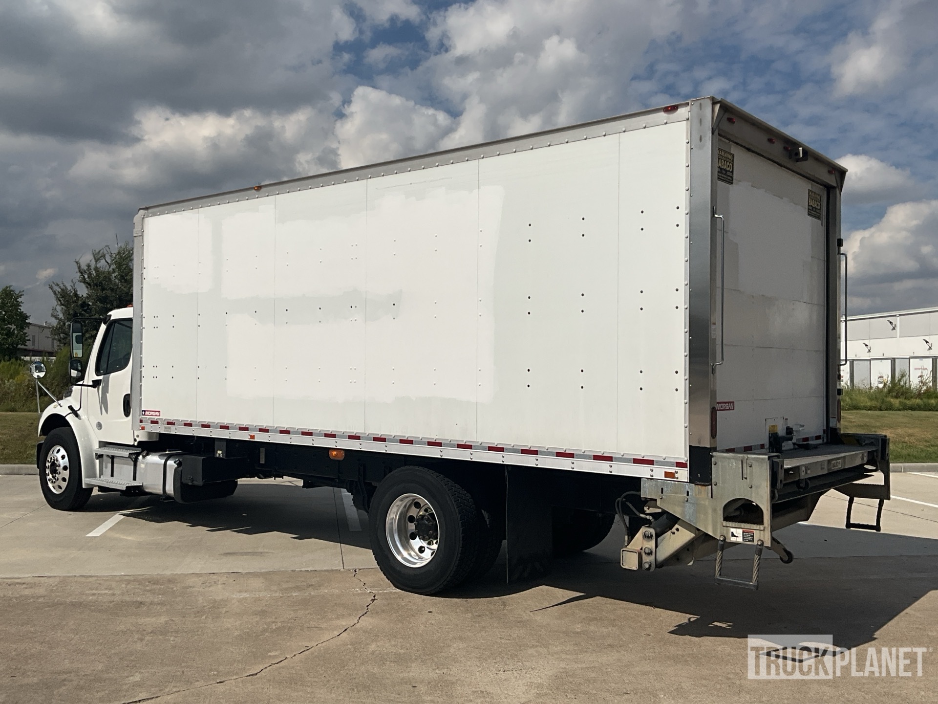 General Appearance with Foto, angolo posteriore sinistro