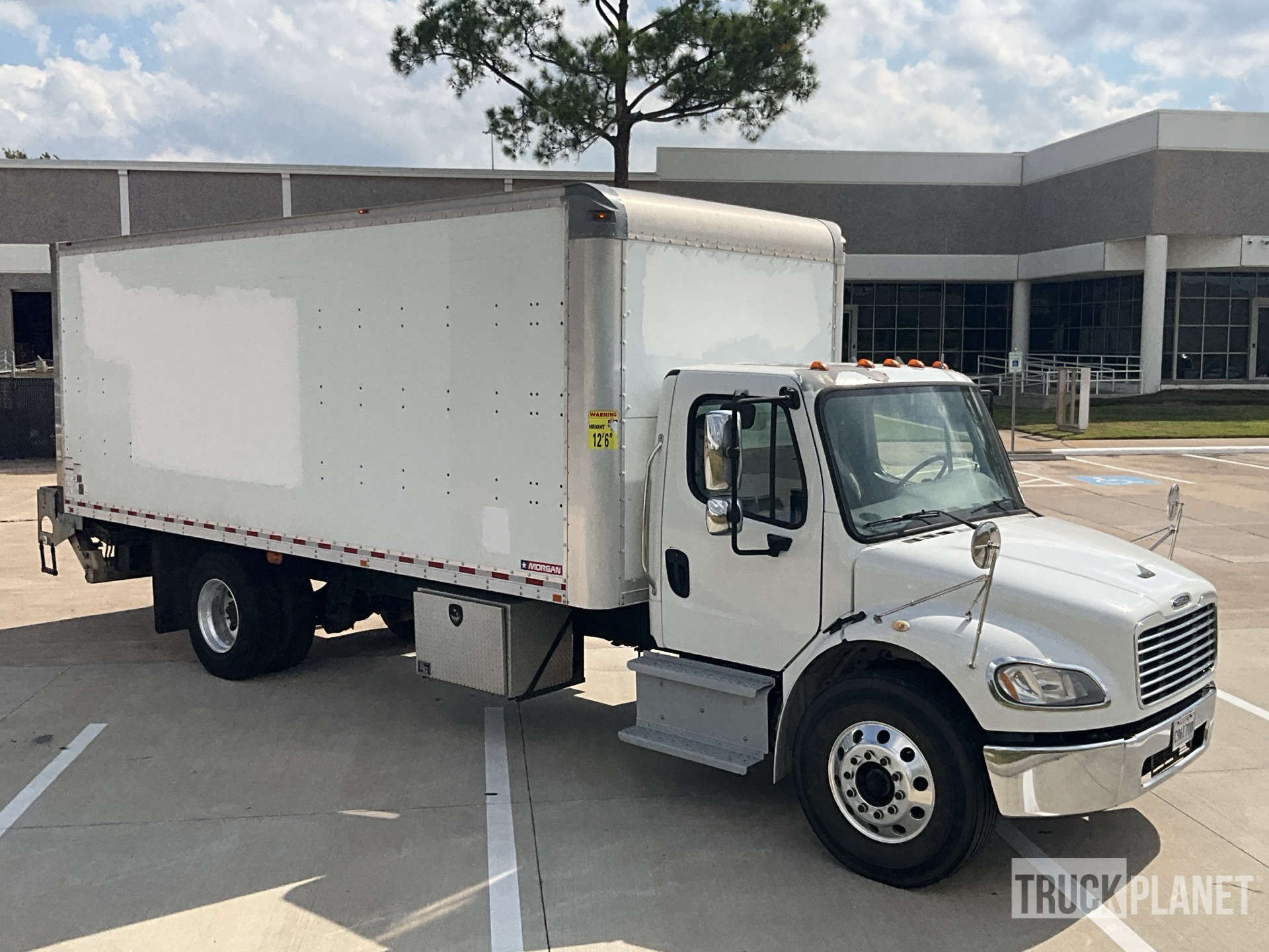 General Appearance with Foto, angolo anteriore destro