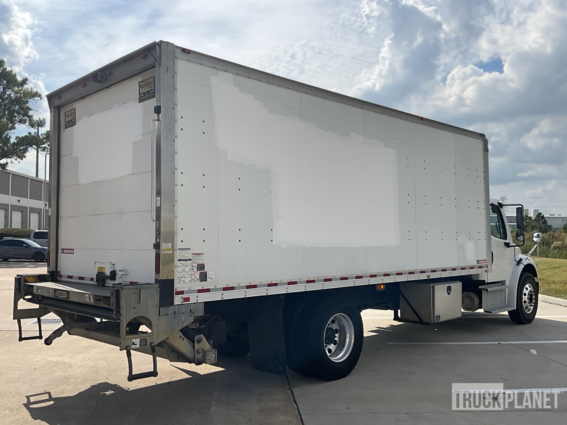 General Appearance with Foto, angolo anteriore sinistro