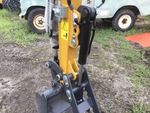 Hydraulics with Thumb Cylinder