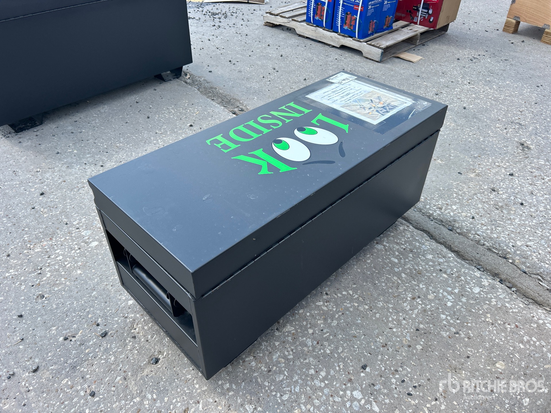 General Appearance with Picture, Left Rear Corner