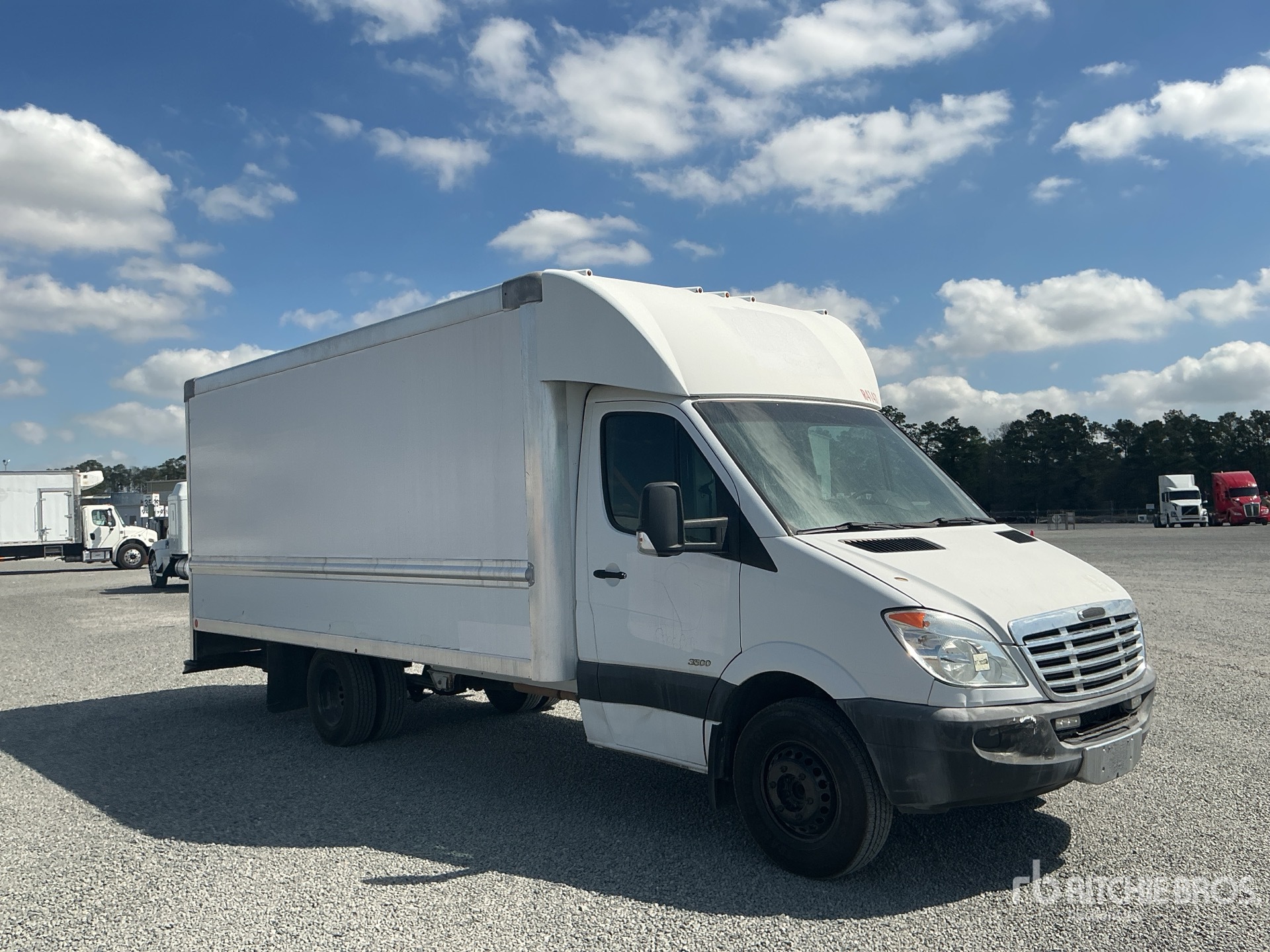 General Appearance with Bild, Ecke vorne rechts