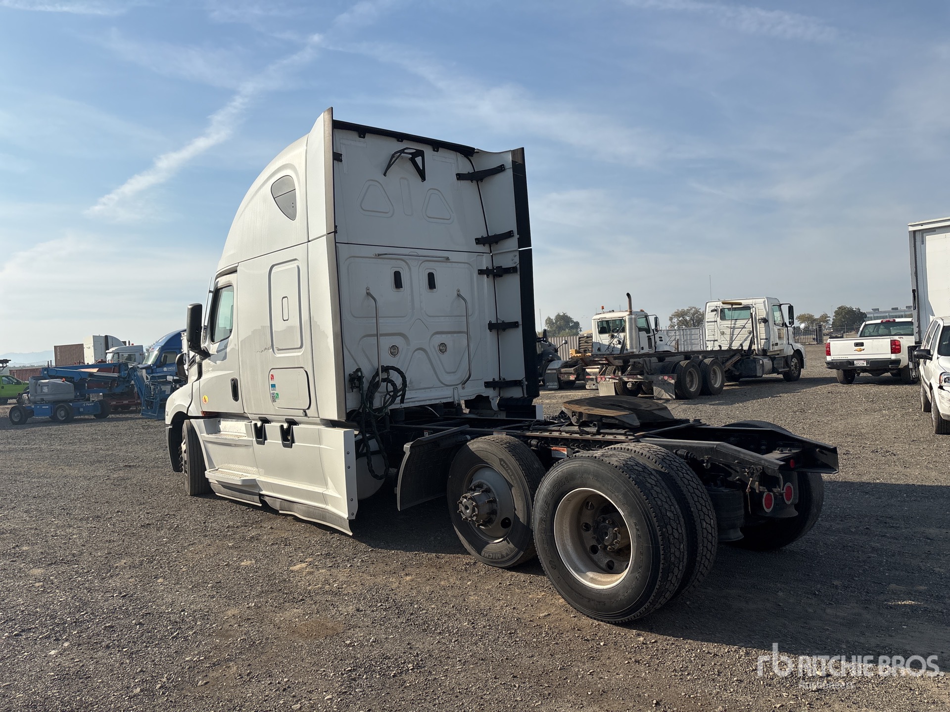 General Appearance with Foto, angolo posteriore sinistro