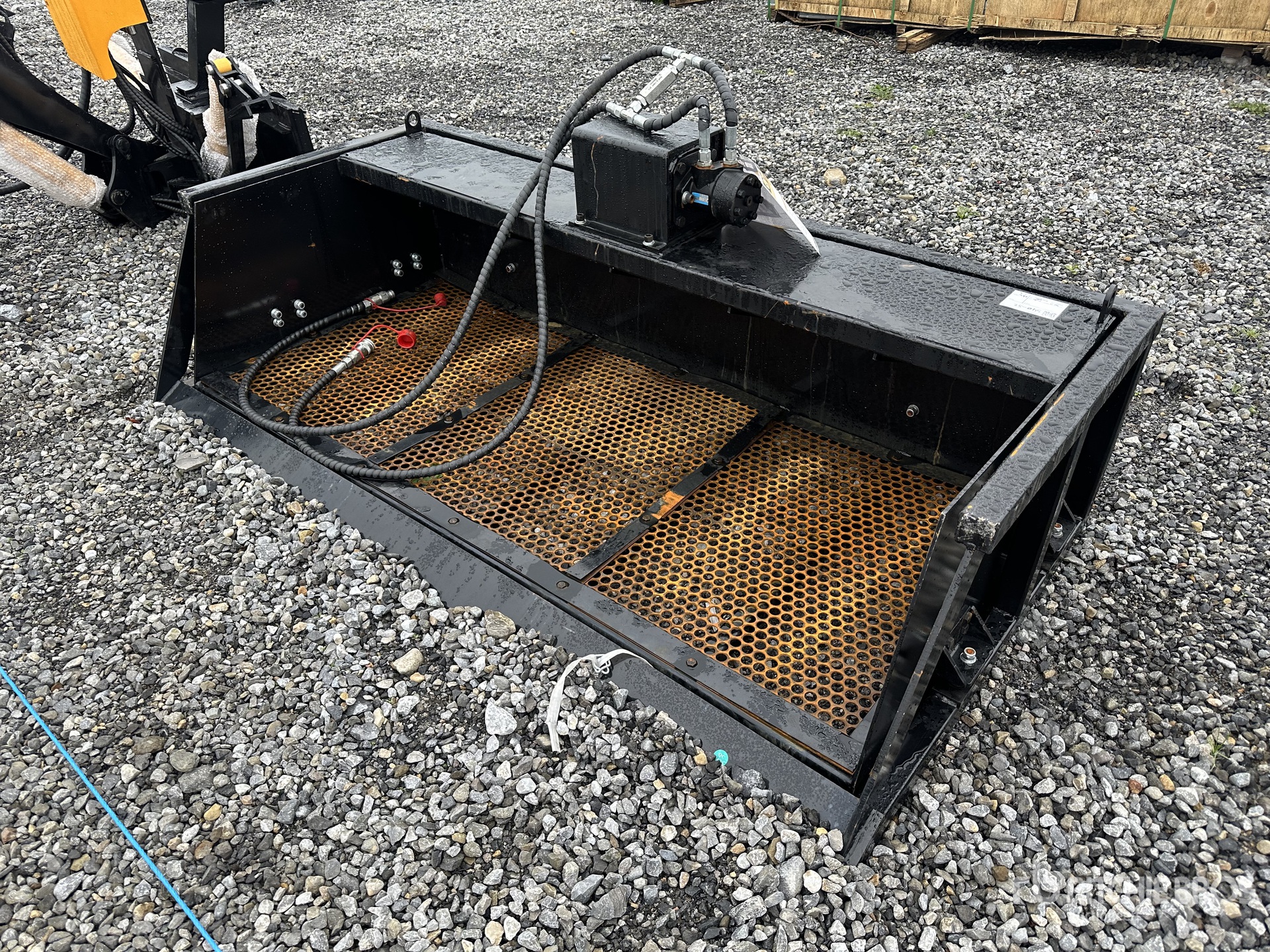 General Appearance with Bild, Ecke vorne links