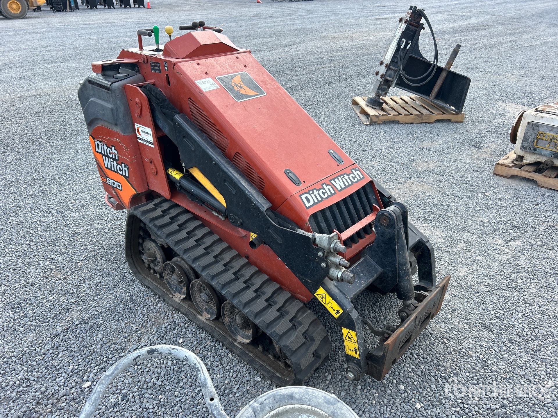 General Appearance with Picture, Right Front Corner