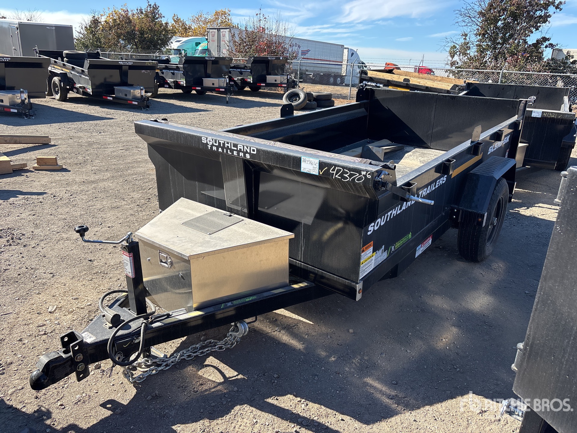 General Appearance with Bild, Ecke vorne links