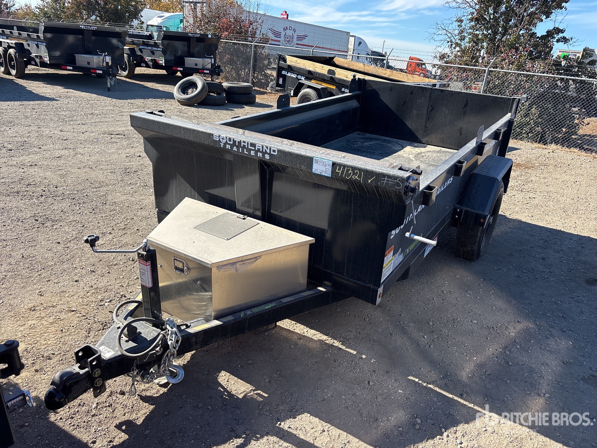 General Appearance with Bild, Ecke vorne links