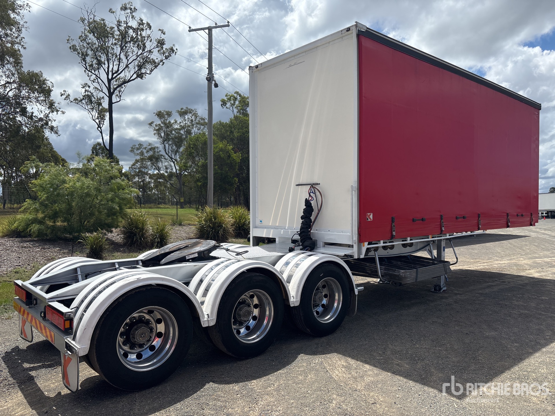 General Appearance with Foto, angolo posteriore sinistro