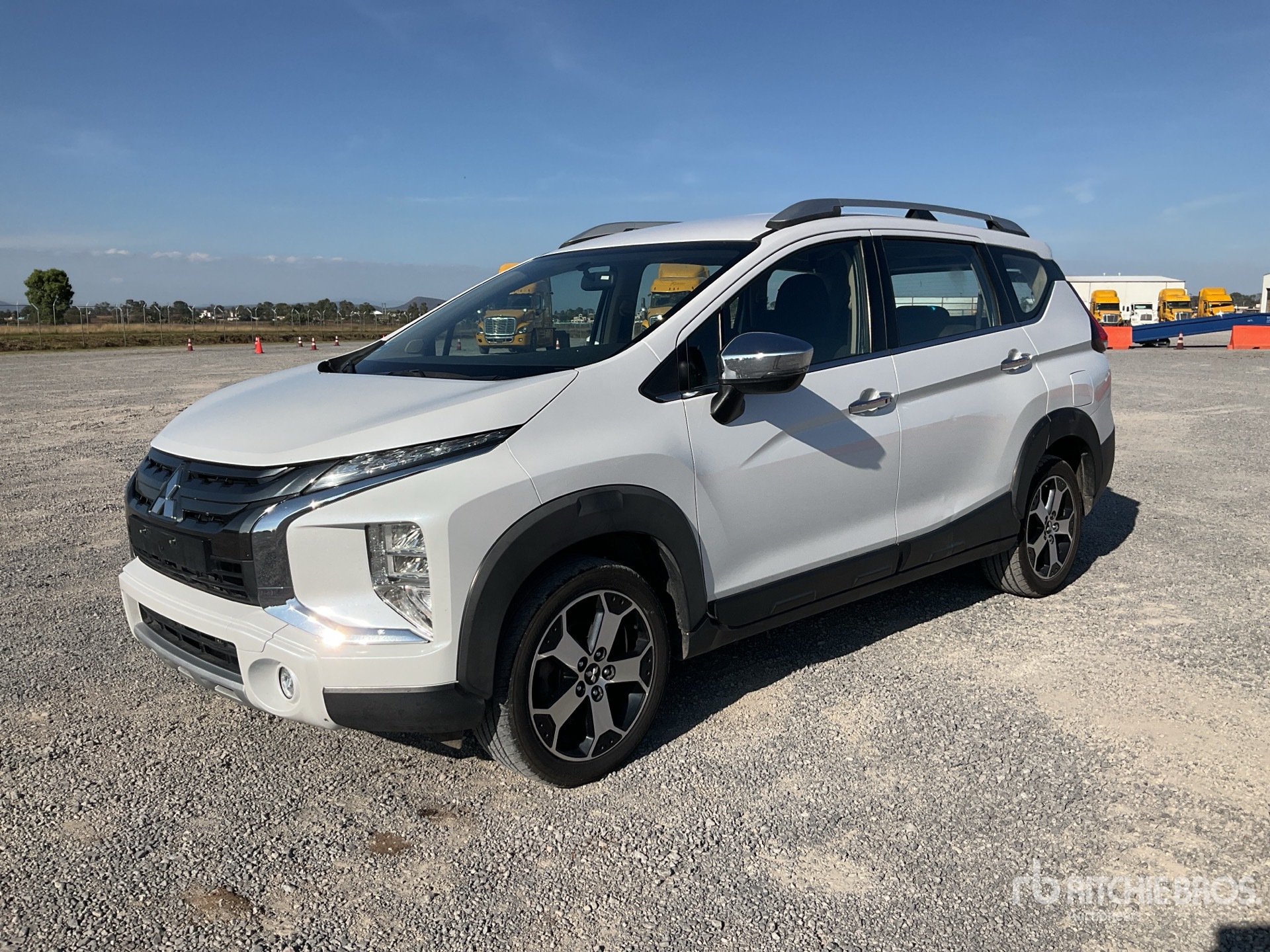 General Appearance with Bild, Ecke vorne links