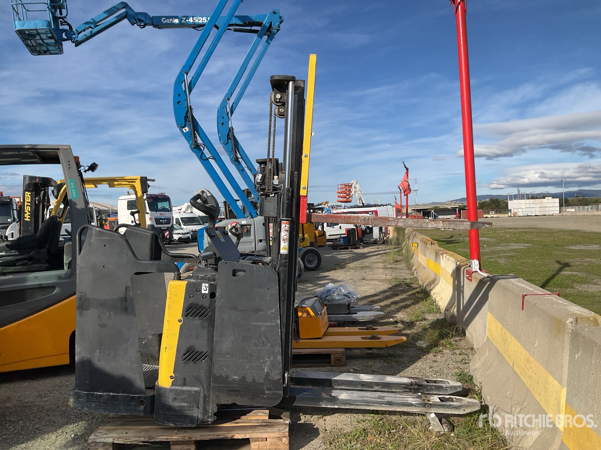 General Appearance with Featured Photo