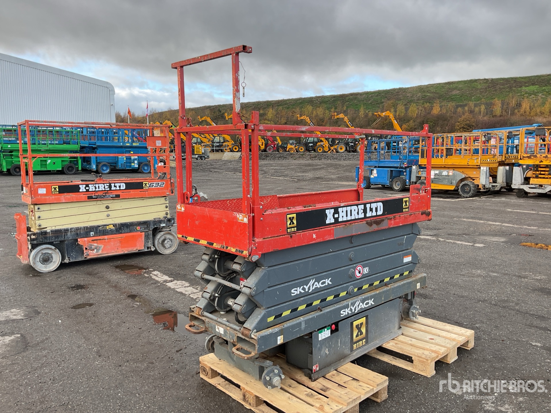 General Appearance with Picture, Left Front Corner