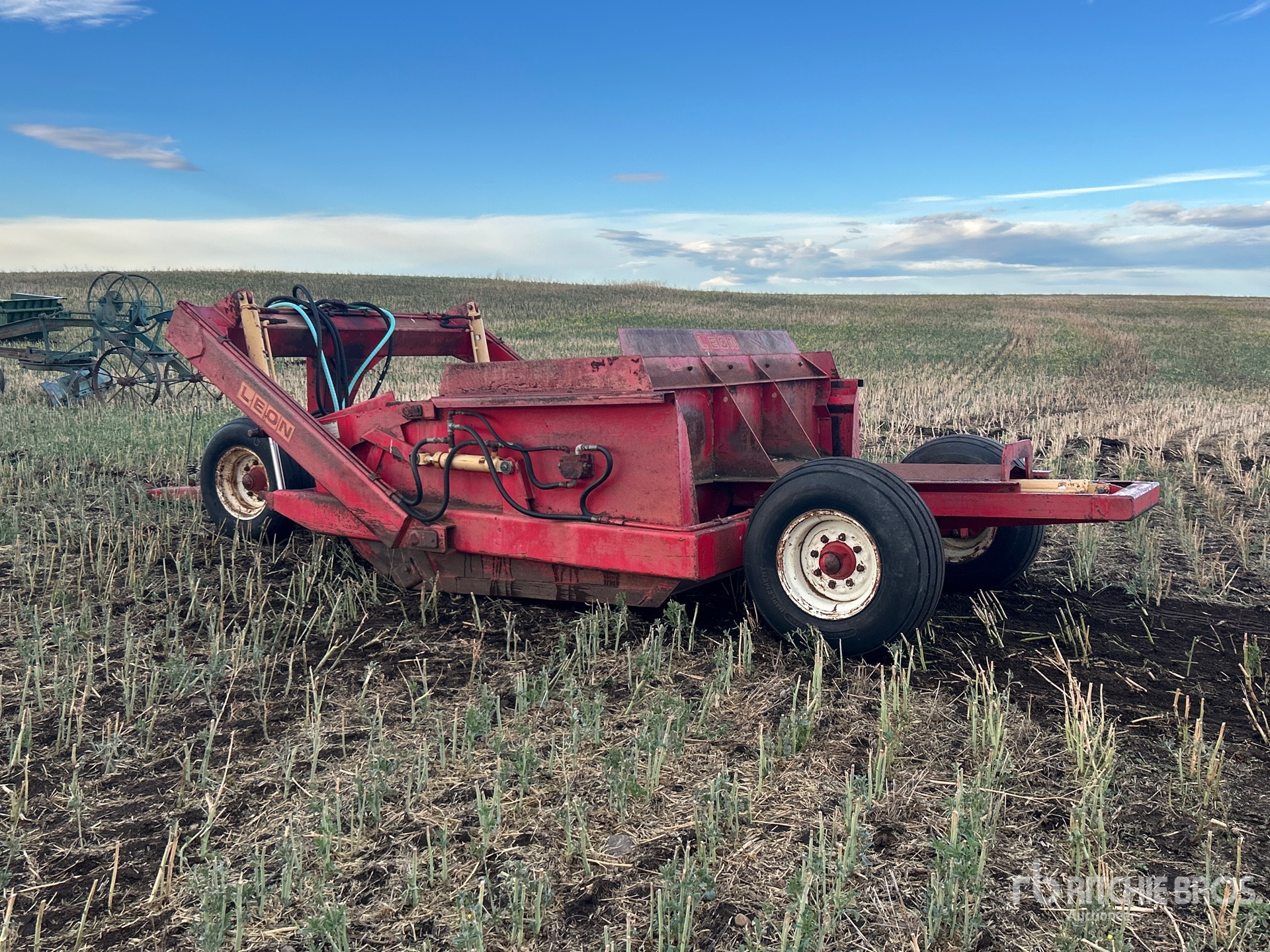 General Appearance with Foto, angolo posteriore sinistro