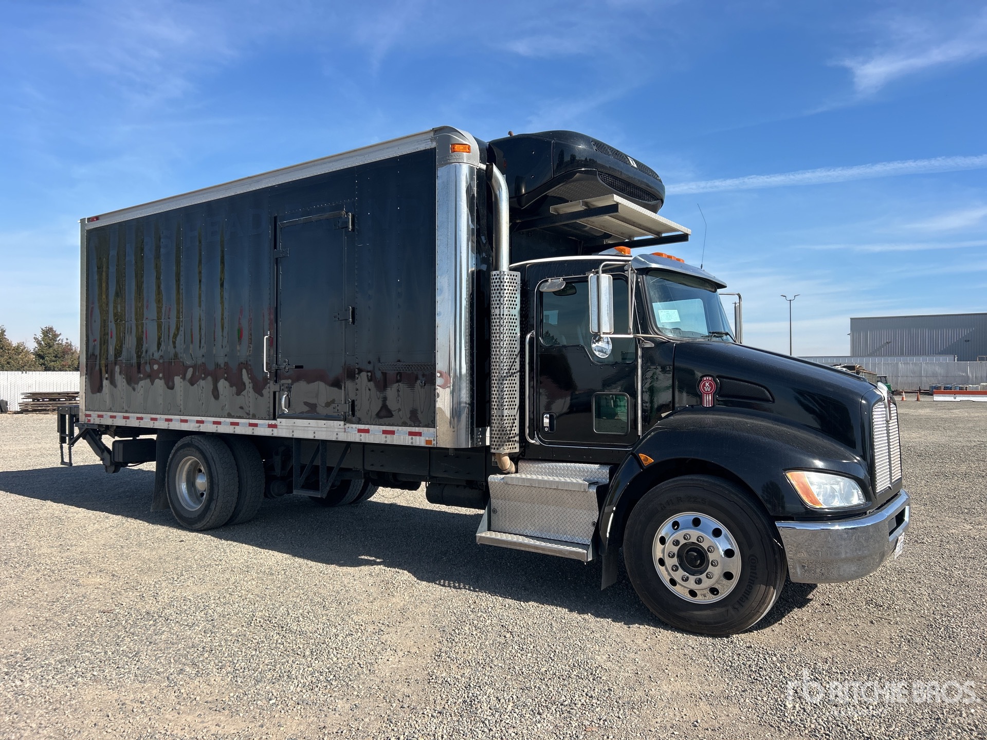 Aspect général with Image, coin avant droit