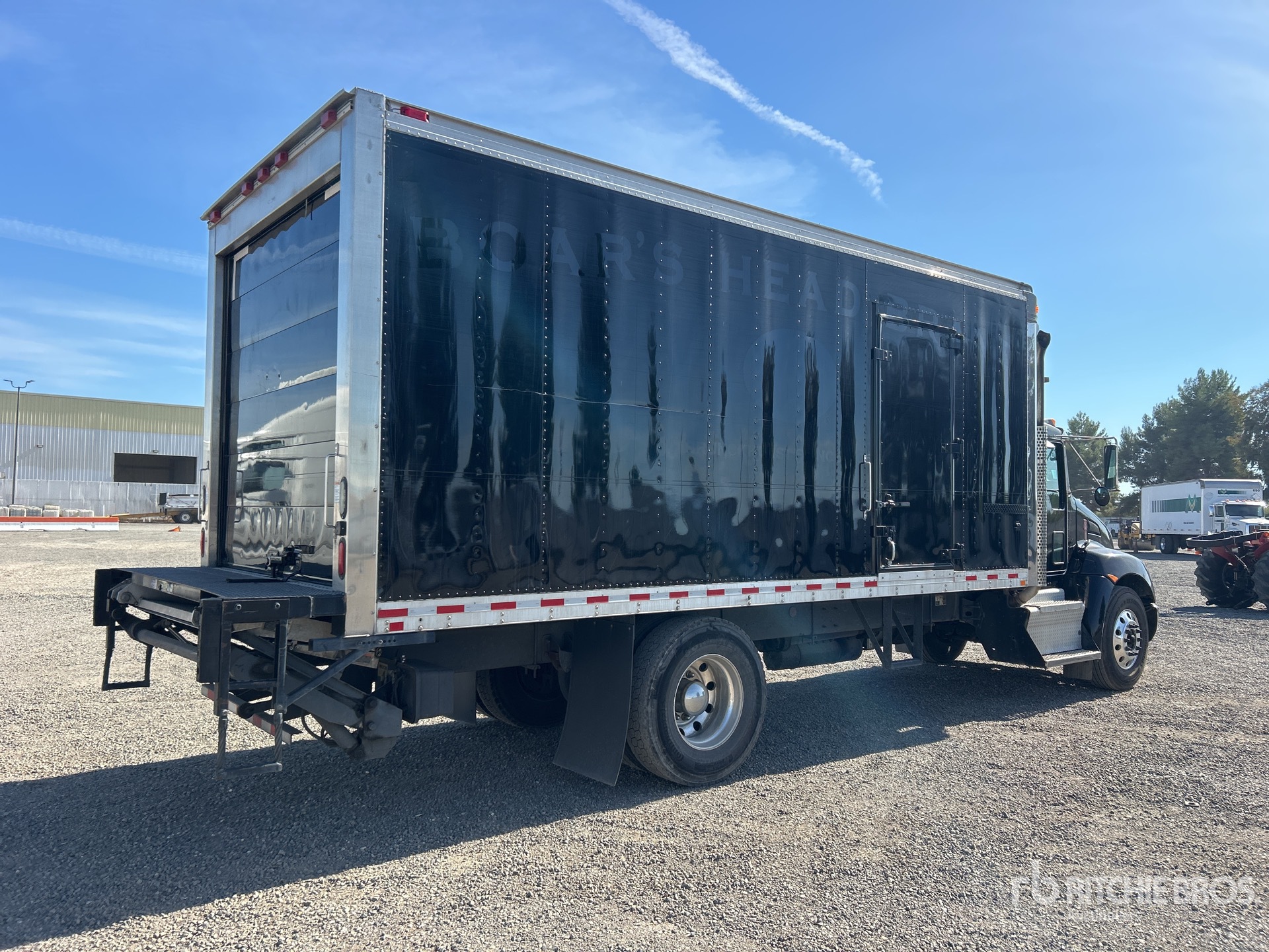 Aspect général with Image, coin arrière droit