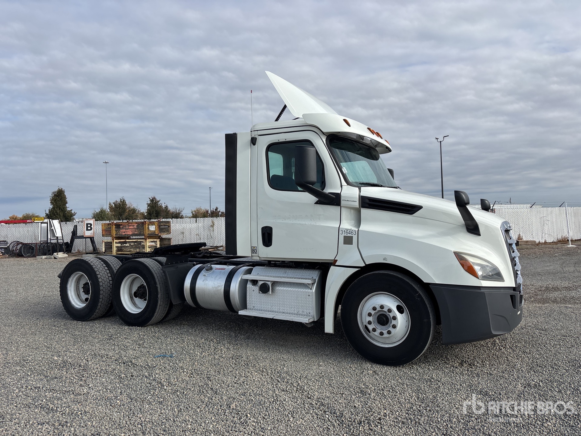 General Appearance with Image, coin avant droit