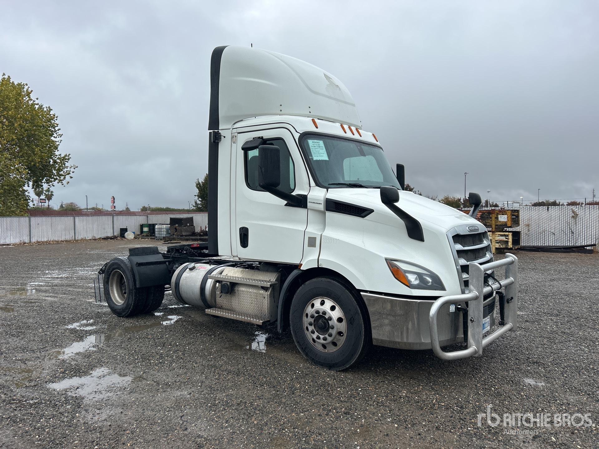 General Appearance with Bild, Ecke vorne rechts