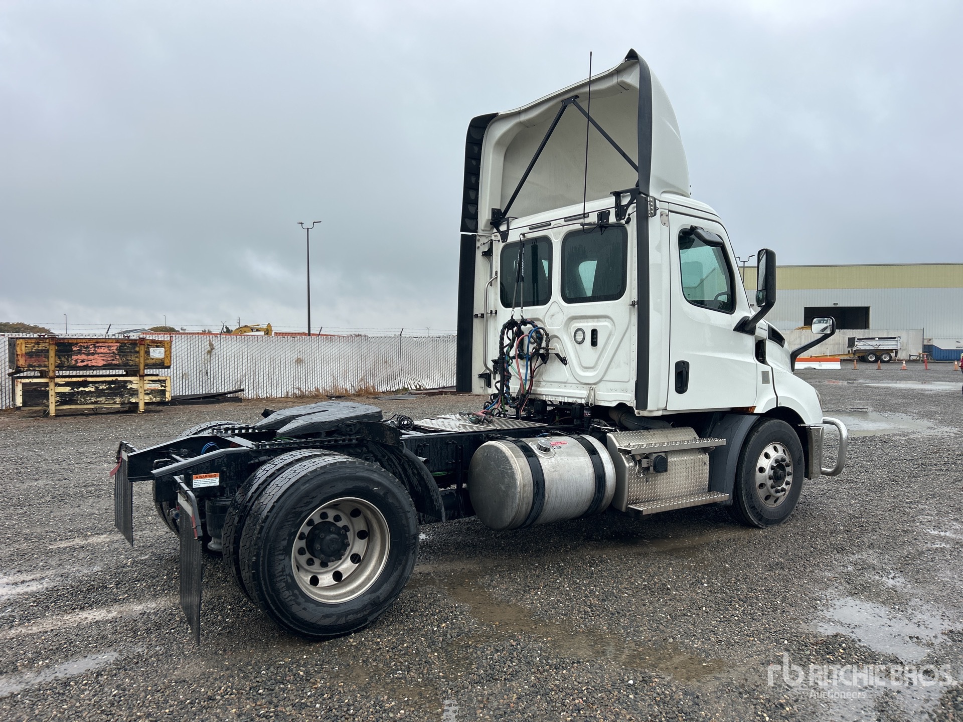 General Appearance with Bild, Ecke hinten rechts