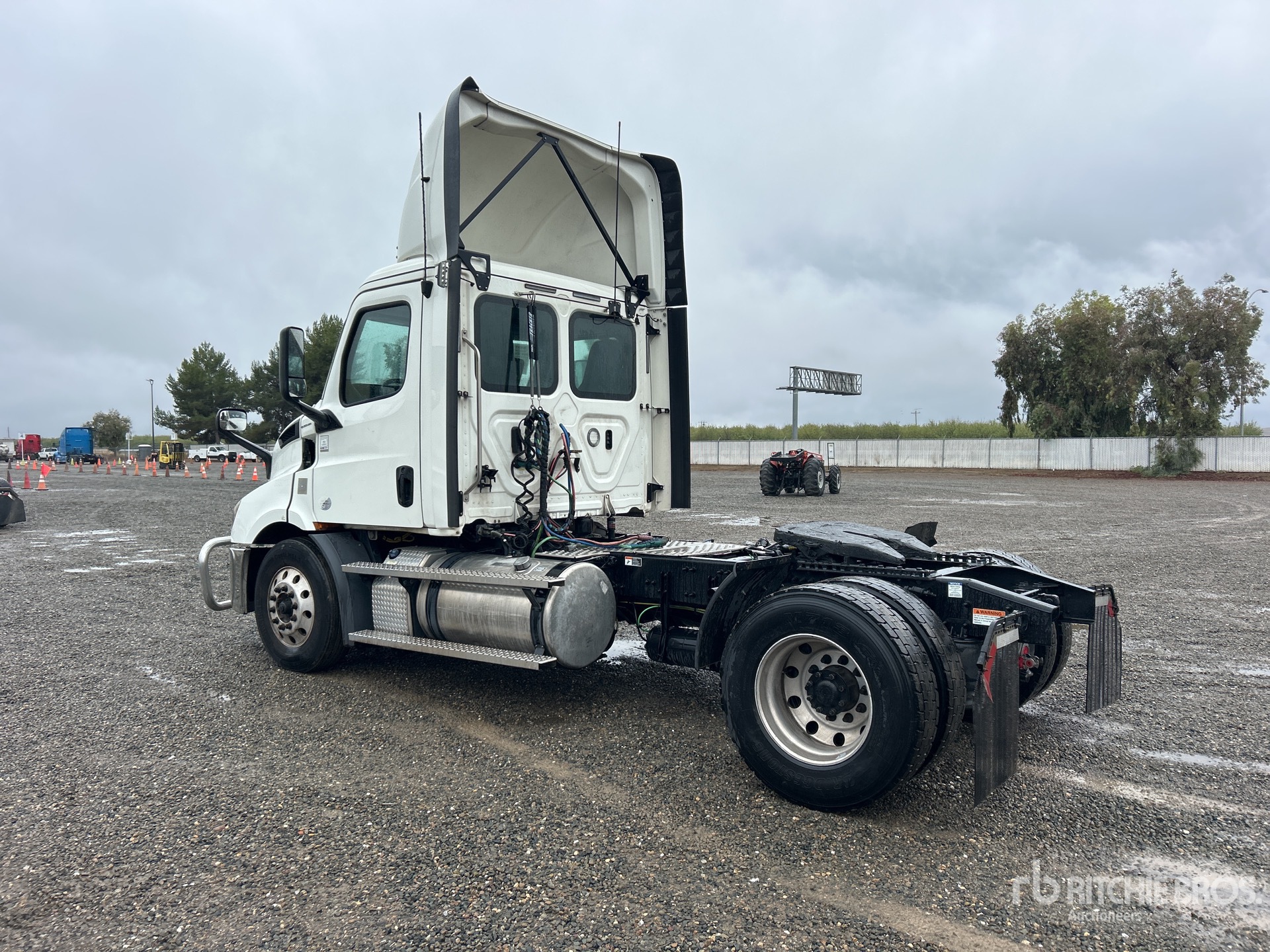 General Appearance with Bild, Ecke hinten links