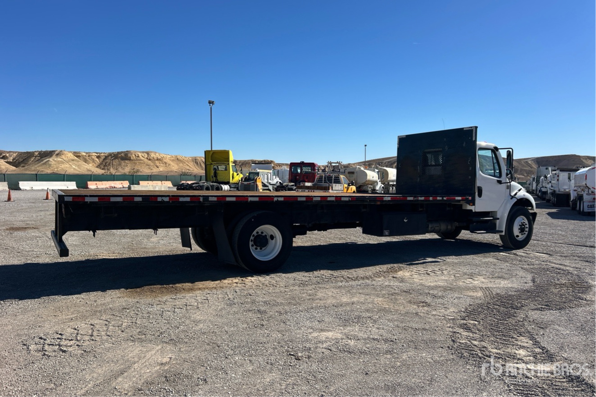 Aspect général with Image, coin arrière droit