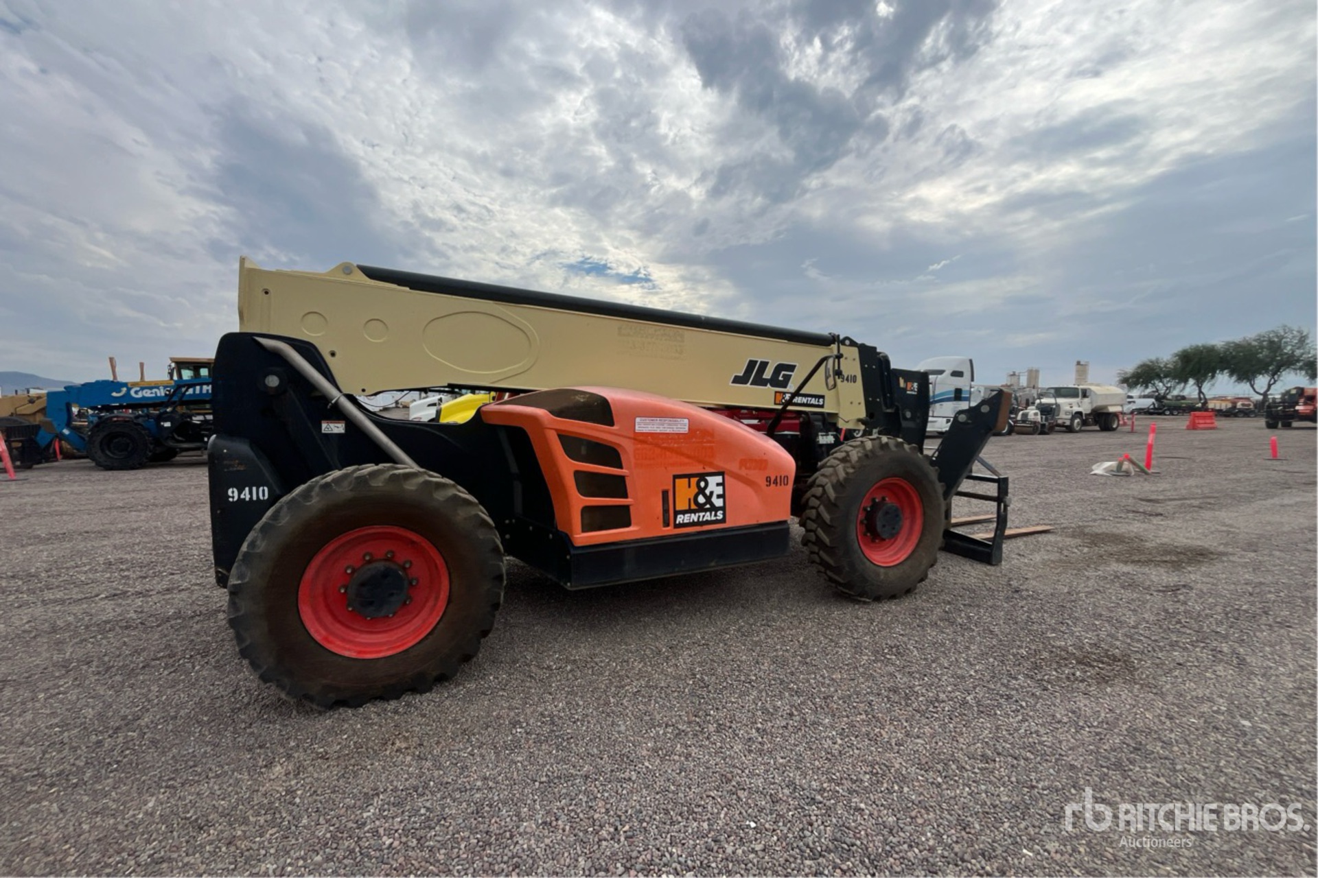 General Appearance with Picture, Right Rear Corner