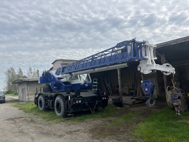 2009 Tadano GR-300-1-00211 Rough Terrain Crane 2009 Tadano GR-300-1-00211 Rough Terrain Crane