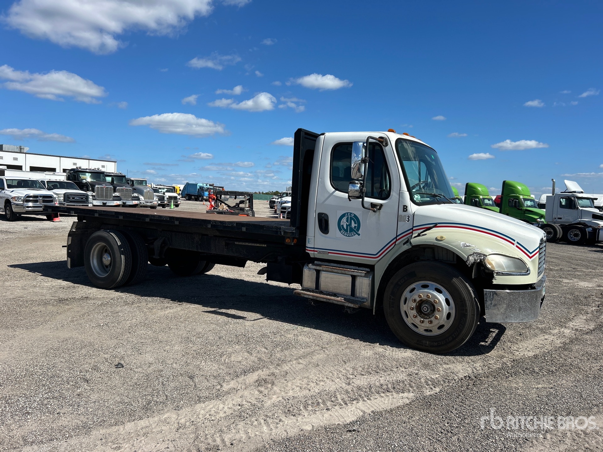 General Appearance with Bild, Ecke vorne rechts