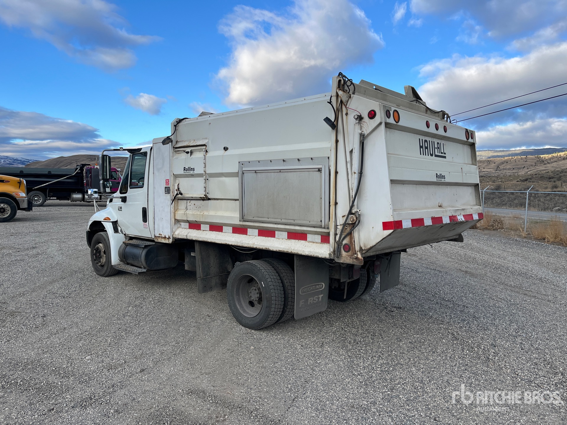 General Appearance with Foto, angolo posteriore sinistro