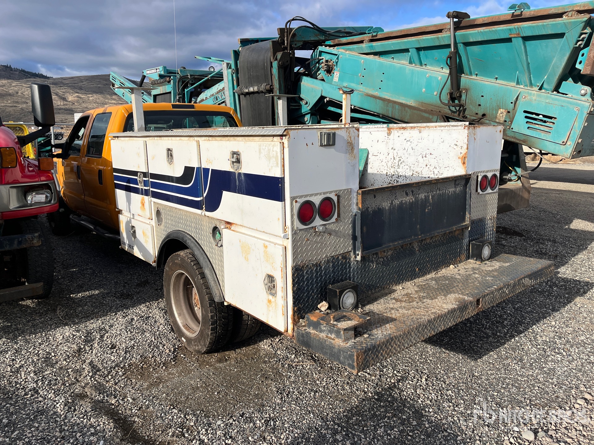 General Appearance with Picture, Left Rear Corner