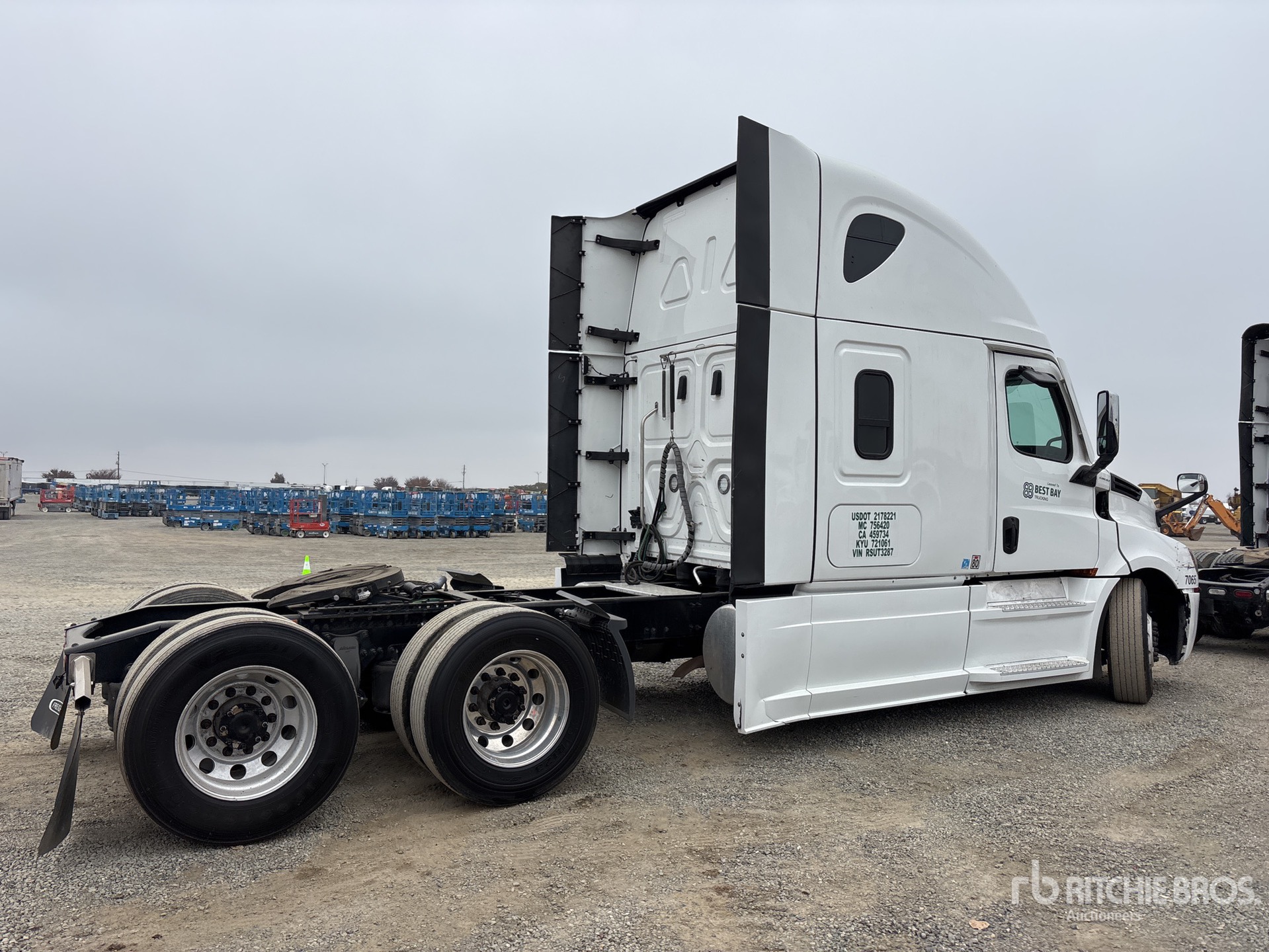 General Appearance with Imagen: esquina trasera derecha