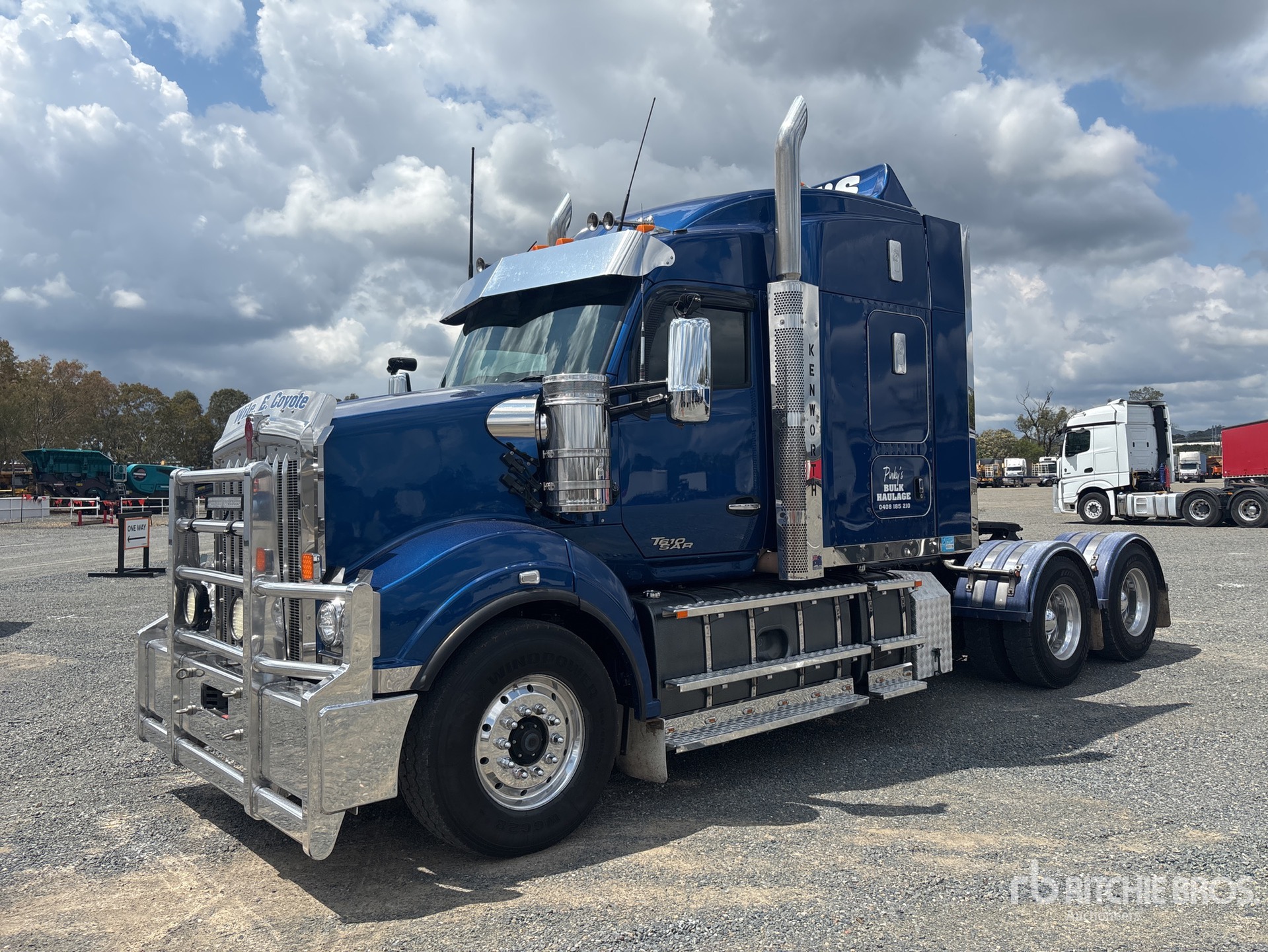 General Appearance with Picture, Right Front Corner