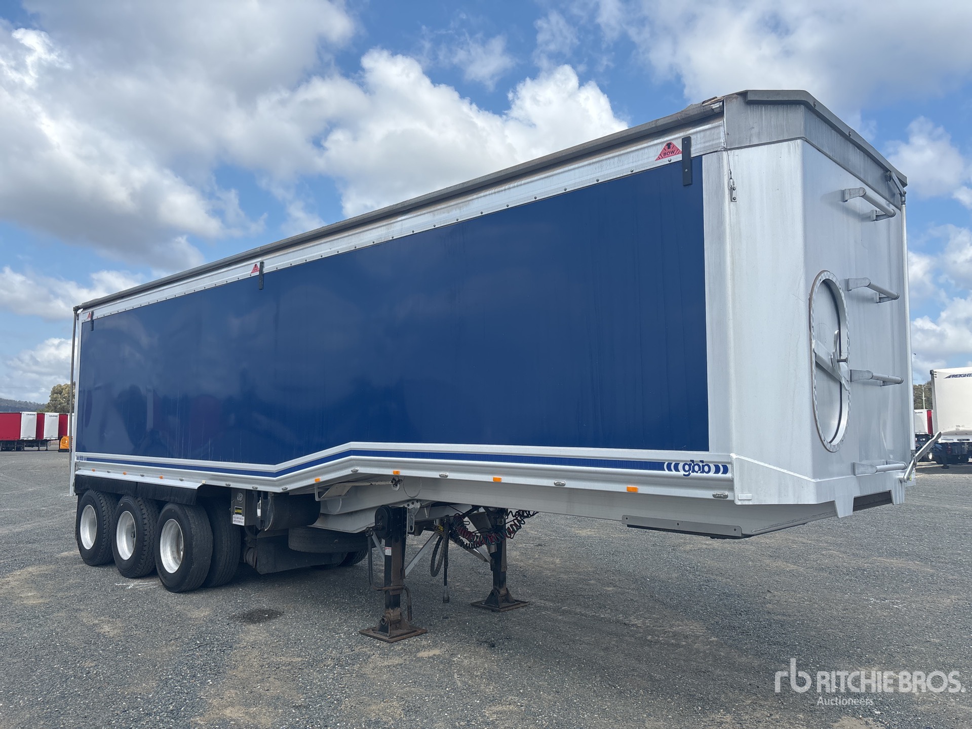 General Appearance with Bild, Ecke vorne links