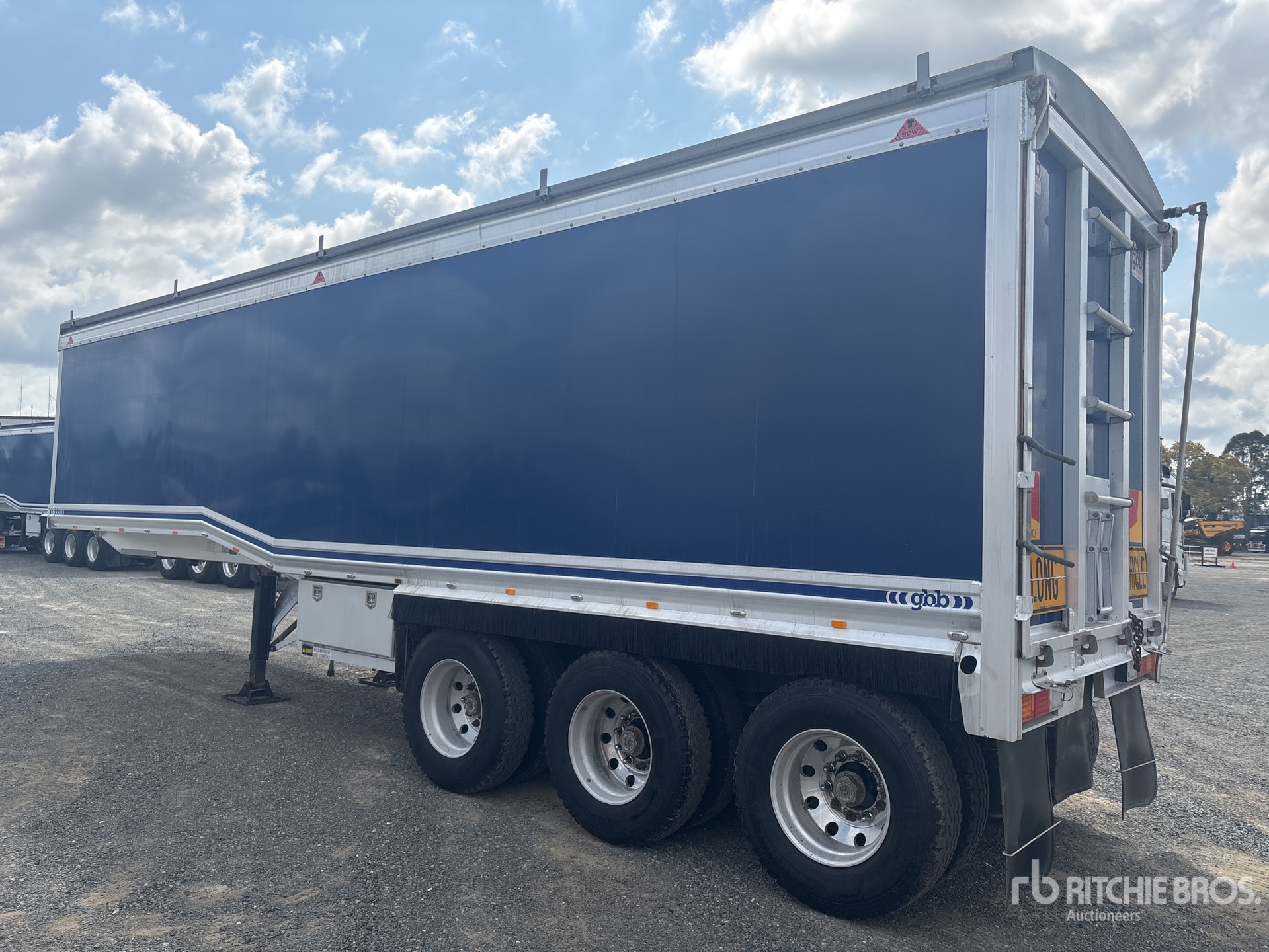 General Appearance with Bild, Ecke hinten rechts